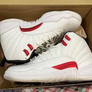 They are air Jordan’s 12 retro slightly used